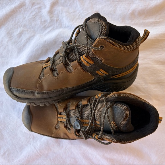 Keen Child Brown and Black Hiking Boots Size 2 Great Condition! - Picture 3 of 8